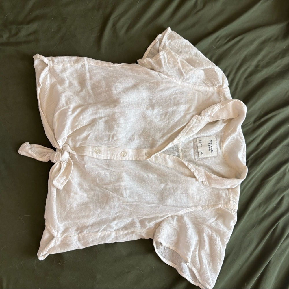 Abercrombie White cropped Button-Up Tie-Front Blouse